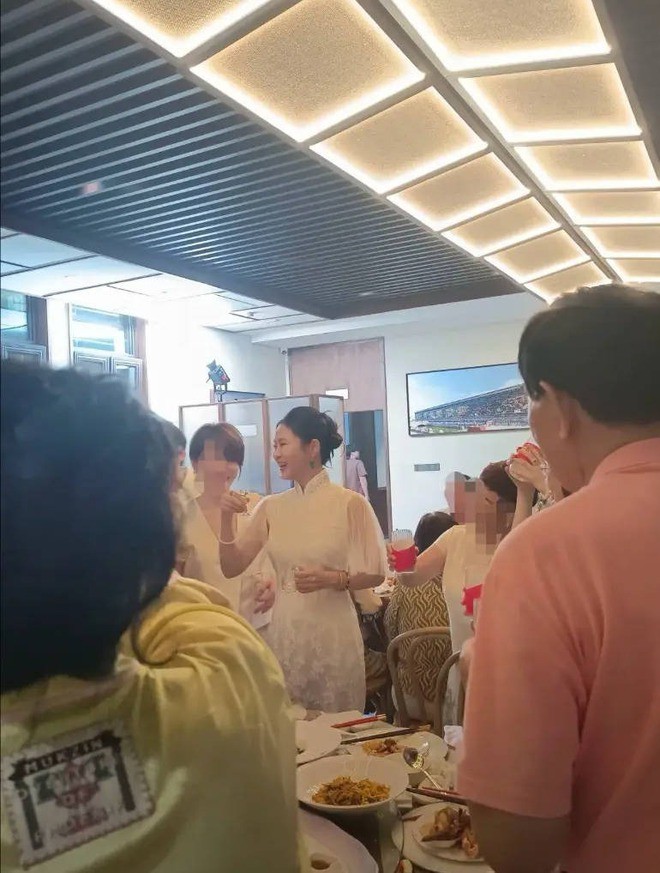 Đổng Tuyền bí mật đăng ký kết hôn và làm đám cưới với nam diễn viên Trương Duy Y.
