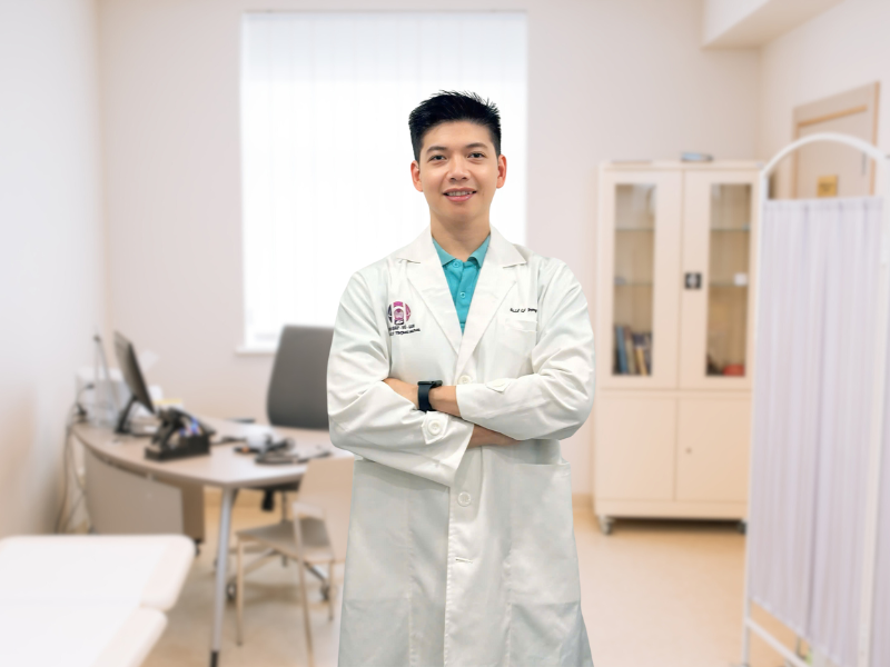 Bác sĩ Lê Lý Trọng Hưng tại Viện Giáp-Vú-Gan