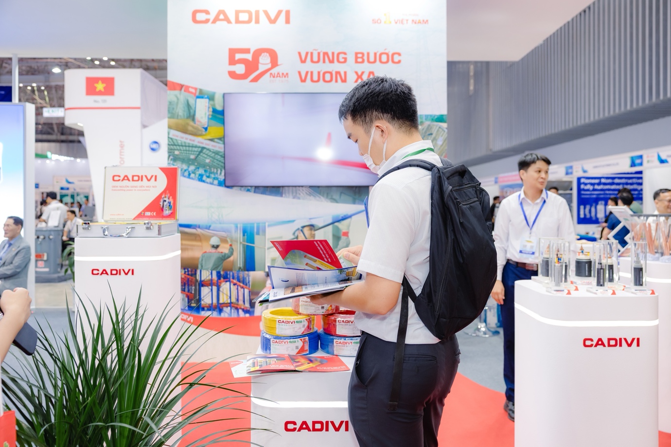 Thông qua hoạt động tư vấn kỹ thuật, trưng bày tương tác và kết nối B2B, CADIVI đã mở rộng đáng kể mạng lưới đối tác tiềm năng, đồng thời ghi nhận nhiều tín hiệu tích cực từ thị trường trong và ngoài nước.