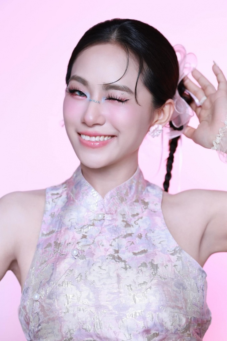 Khán giả dành nhiều lời khen cho vẻ đẹp trẻ trung, dường như nhan sắc của cô đã "bị vị thần thời gian bỏ quên".