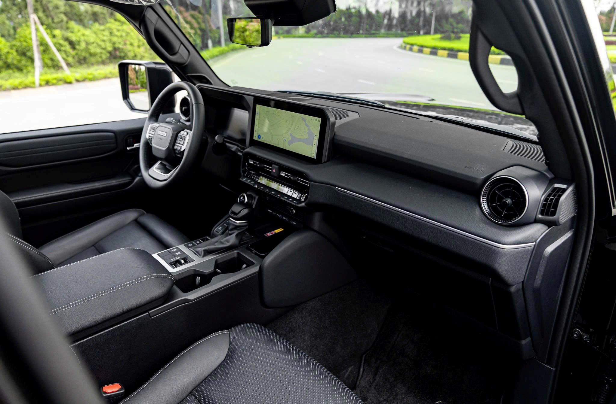 Xe siêu lướt Toyota Prado thế hệ mới chào bán giá khó tin - 3