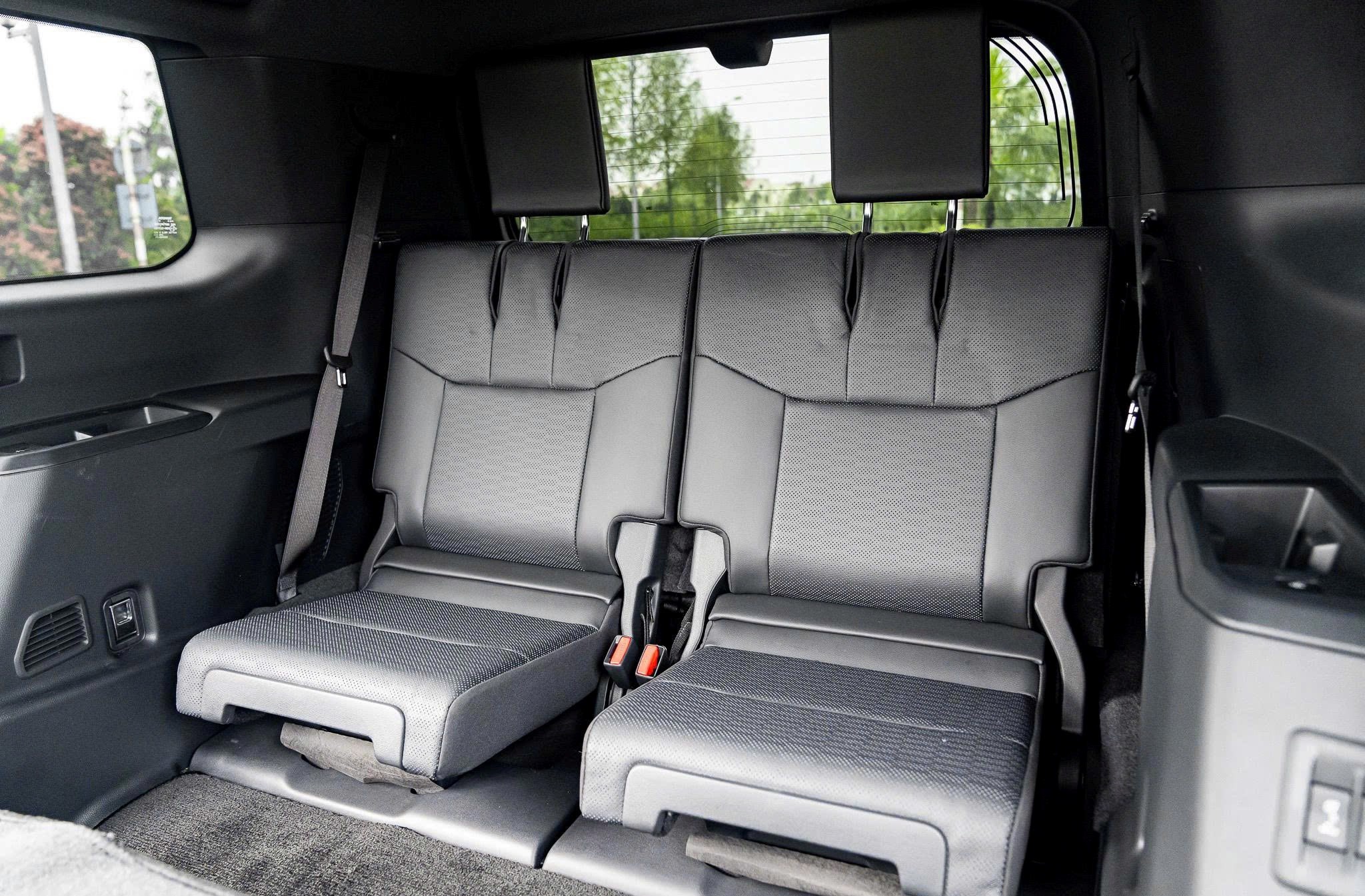 Xe siêu lướt Toyota Prado thế hệ mới chào bán giá khó tin - 5