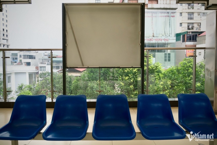 Hình ảnh xấu xí, tróc lở ở nhà ga đường sắt Cát Linh - Hà Đông - 10
