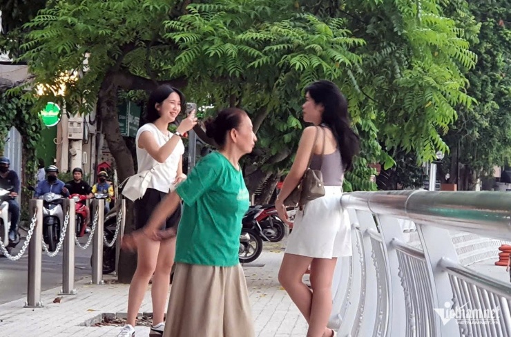 Nghe lời chủ quán, nhiều người ở Hà Nội sững sờ vì bị xử phạt - 5