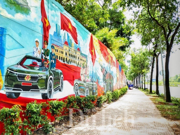 Bức tranh tường dài hàng trăm mét đang dần hiện hình, không chỉ là nghệ thuật, mà còn là ký ức, là lời nhắn nhủ từ quá khứ gửi về hiện tại.