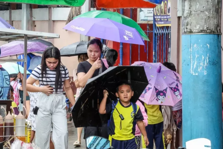 Các lớp học bị tạm dừng do cơn bão Wipha ở TP Quezon (Philippines) ngày 18-7. Ảnh: TÂN HOA XÃ/ROUELLE UMALI
