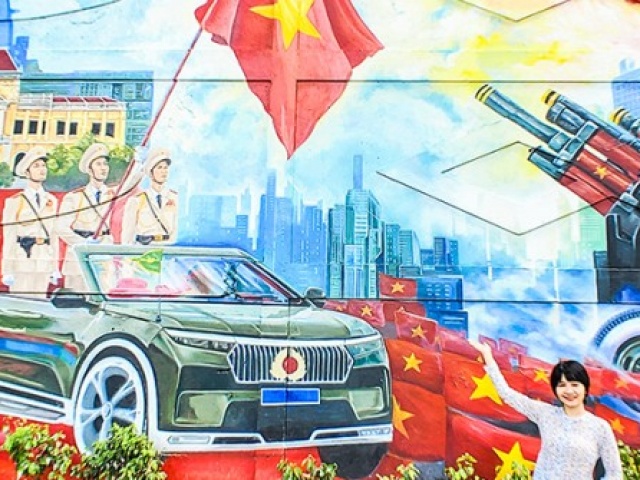 Bức tranh đại cảnh tô vẽ những gam màu lịch sử hào hùng của dân tộc
