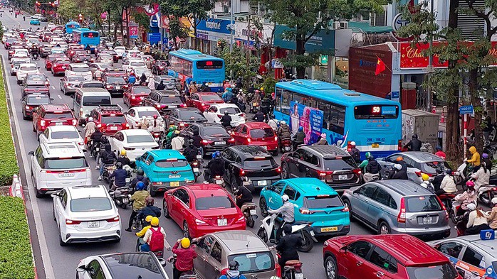 Để chuyển đổi xe xăng sang xe điện cần đảm bảo nguyên tắc hài hòa lợi ích giữa người dân, doanh nghiệp và nhà nước