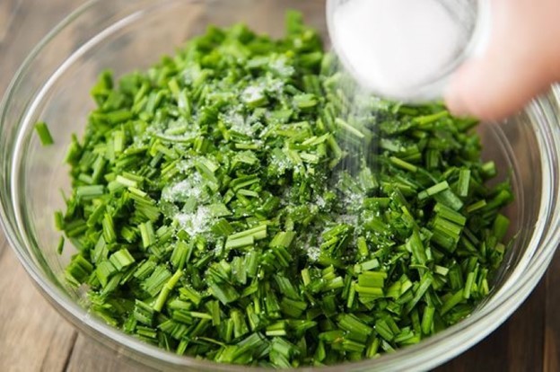 Lá hẹ dễ tìm lại cực tốt cho sức khỏe. Ảnh: Getty Images
