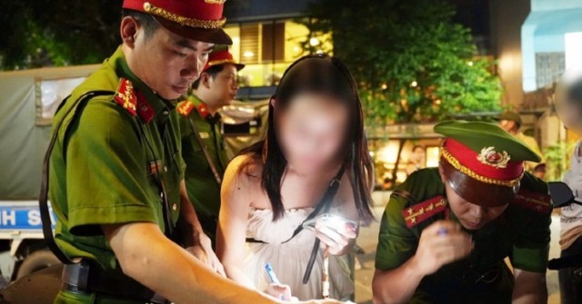 Nghe lời chủ quán, nhiều người ở Hà Nội sững sờ...