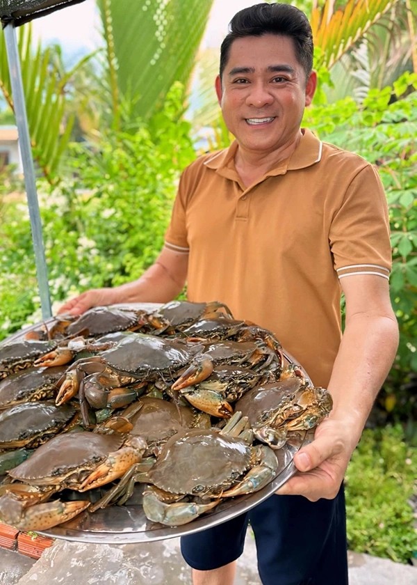 Huỳnh Anh Tuấn sống như nông dân, ở nhà vườn 6.000 m2 tại Tây Ninh (Long An cũ) trước khi gặp biến cố sức khỏe.