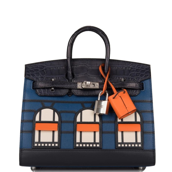 Mẫu túi mẹ Lisa sở hữu có 4 phiên bản màu trên toàn cầu. Ảnh: Christies.com