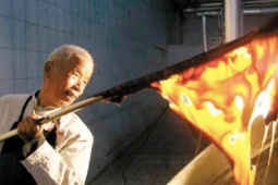 16 tuổi làm công nhân, nay kiếm hàng nghìn tỷ nhờ đưa “cống phẩm cổ đại” tái xuất thị trường