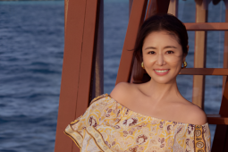 Lâm Tâm Như khoe sắc vóc trước biển