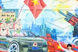 Bức tranh đại cảnh tô vẽ những gam màu lịch sử hào hùng của dân tộc