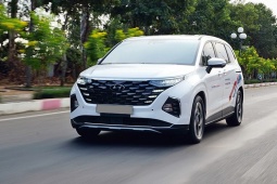Giá xe Hyundai Custin niêm yết và lăn bánh tháng 7/2025