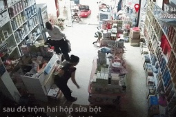 Ông lão xách cặp vào cửa hàng trộm sữa