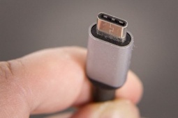 Loại cổng USB nào hiện đang  " nắm trùm "  về tốc độ?