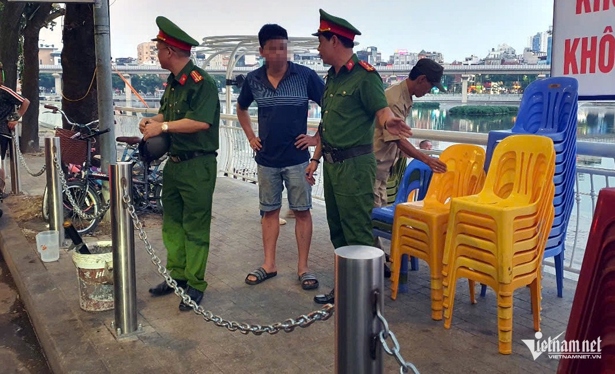 Nghe lời chủ quán, nhiều người ở Hà Nội sững sờ vì bị xử phạt - 6