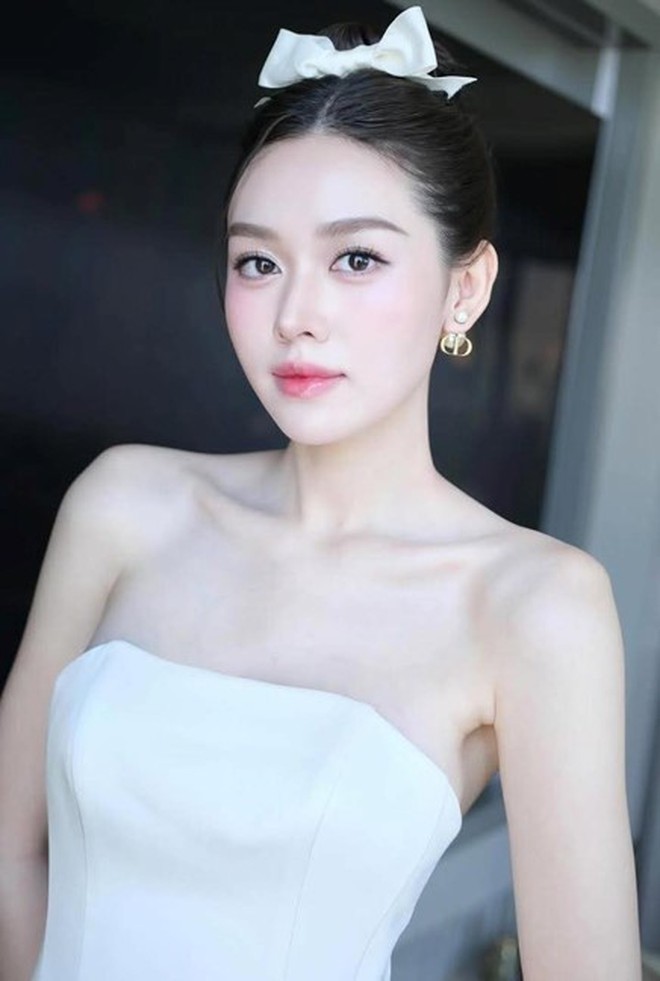 Á hậu gen Z làm mẹ trẻ nhất showbiz, nhan sắc sau 5 năm khiến ai cũng ngỡ ngàng - 13