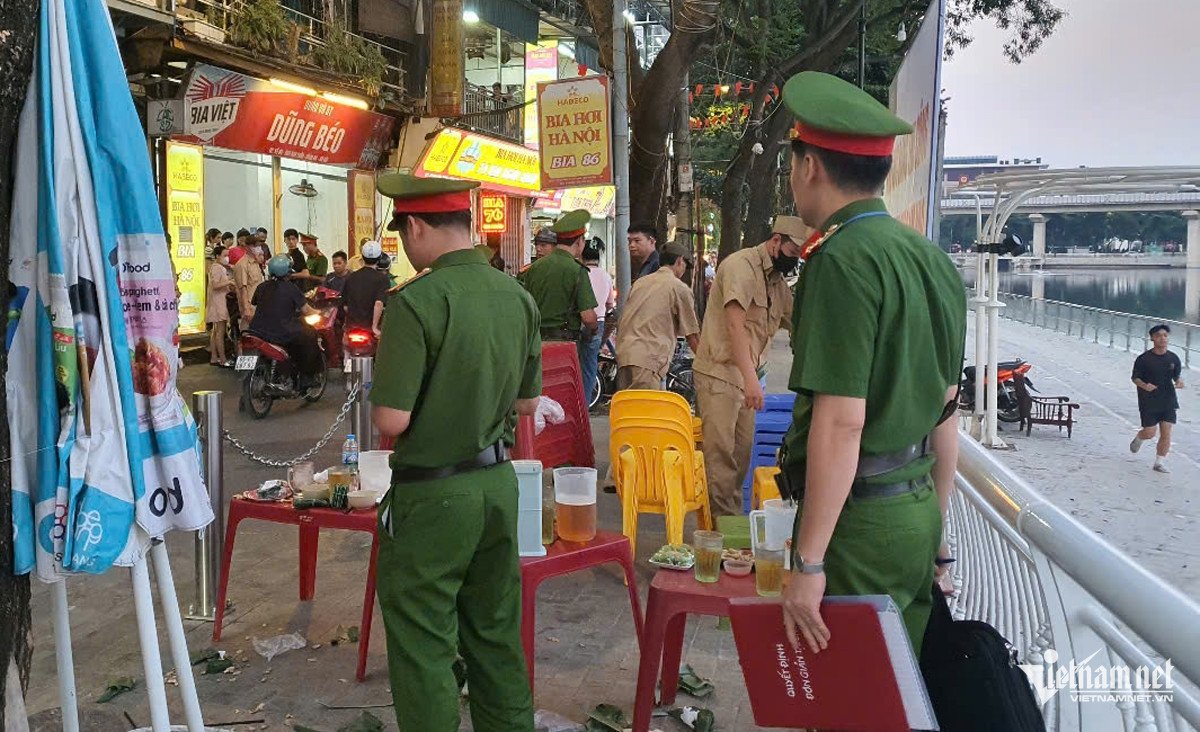 Nghe lời chủ quán, nhiều người ở Hà Nội sững sờ vì bị xử phạt - 8