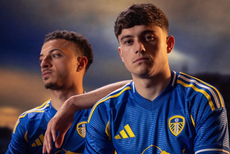Leeds United vừa giành quyền trở lại Ngoại hạng Anh mùa này