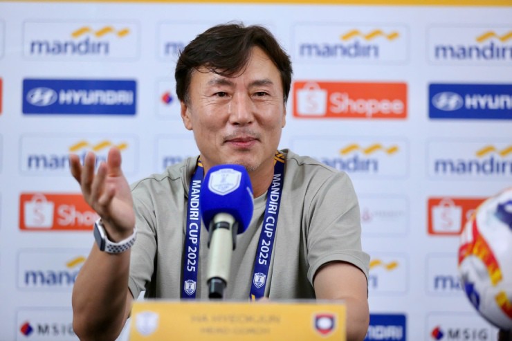 HLV&nbsp;Ha Hyeok Jun của U23 Lào