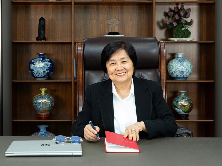 Bà Phạm Bích Ngà đang giữ vị trí Chủ tịch Hội đồng quản trị hệ thống trường Ngôi sao Hoàng Mai