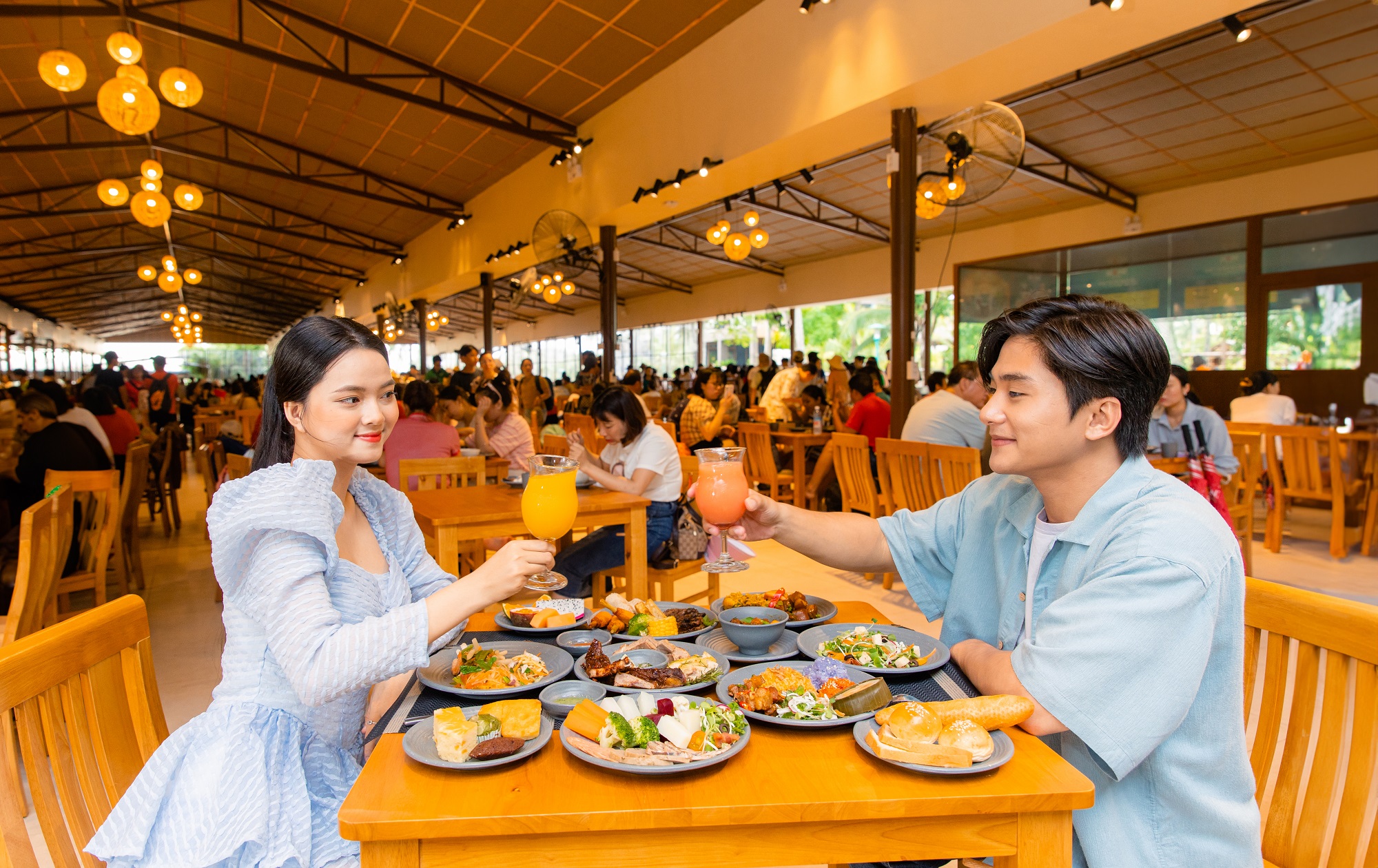 Thưởng thức buffet tại nhà hàng Mango.