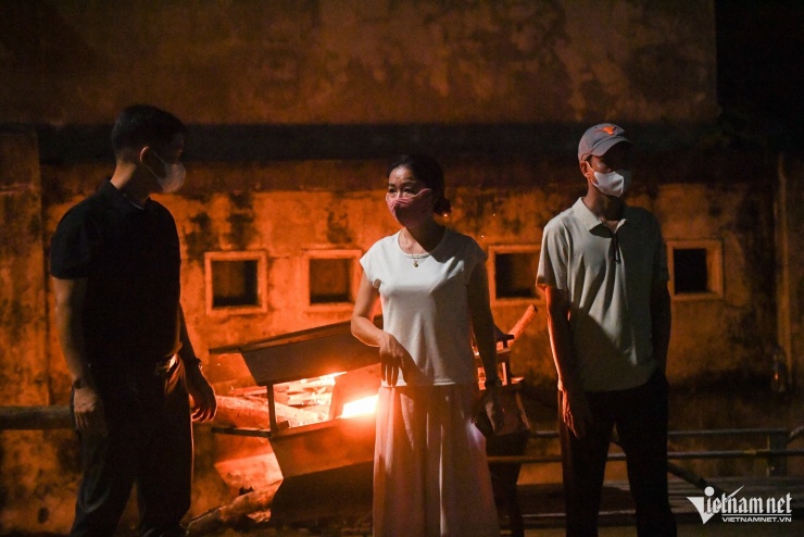 Đêm tang thương ở Quảng Ninh: Người thân quặn lòng nhìn từng thi thể được đưa về bờ - 9