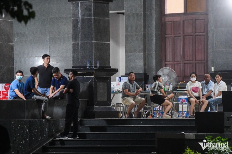 Đêm tang thương ở Quảng Ninh: Người thân quặn lòng nhìn từng thi thể được đưa về bờ - 8