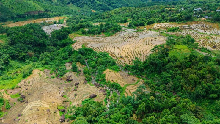 Ruộng bậc thang Pù Luông mùa nước đổ đẹp nao lòng - 5