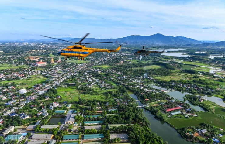 Trực thăng ghép đội hình bay phục vụ đại lễ 80 năm Quốc khánh - 4