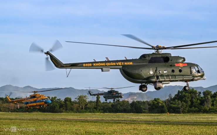 Trực thăng ghép đội hình bay phục vụ đại lễ 80 năm Quốc khánh - 7