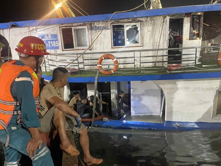 Tính đến 7h sáng 20/7, các lực lượng chức năng đã tìm thấy 46 người gồm hành khách và thuyền viên trong vụ lật tàu du lịch xảy ra vào chiều 19/7 trên vịnh Hạ Long.