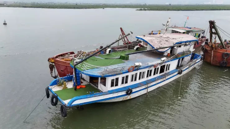 Tàu du lịch gặp nạn khiến 35 người thiệt mạng.