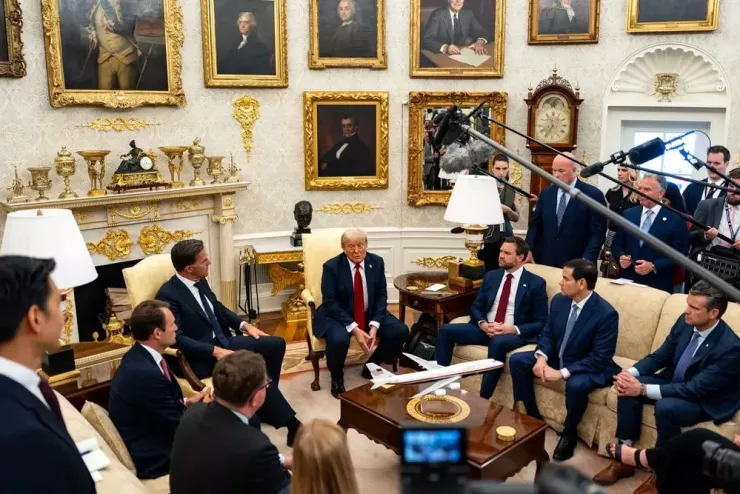 Tổng thống Mỹ Donald Trump gặp Tổng thư ký NATO Mark Rutte tại Nhà Trắng vào ngày 14-7. Ảnh: Kent Nishimura/THE WASHINGTON POST