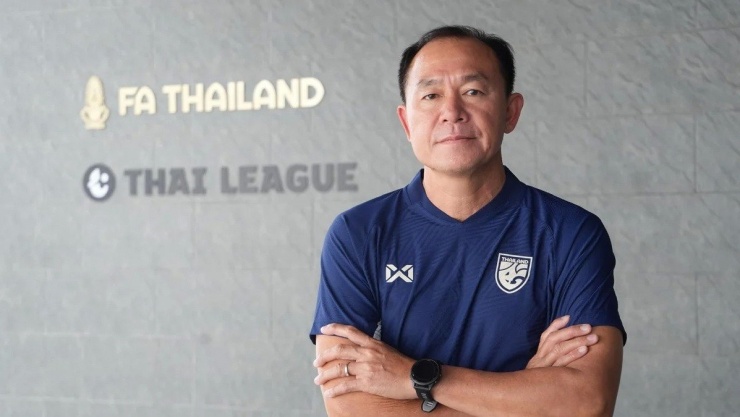 HLV Thawatchai Damrong-Ongtrakul của U23 Thái Lan