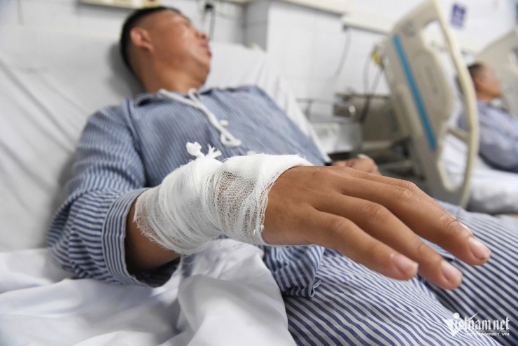 Thuyền viên tàu Vịnh Xanh 58: &#39;Tàu lật úp chỉ trong 10 giây&#39; - 3