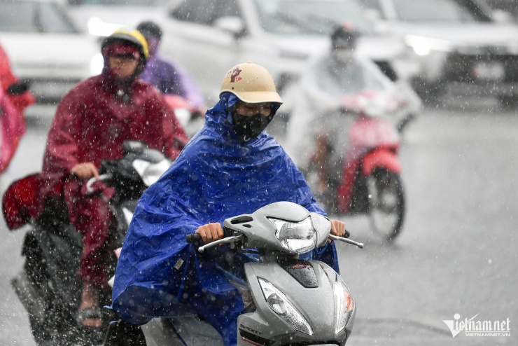 Trong vòng 24 giờ tới, miền Bắc bắt đầu hứng đợt mưa rất lớn do ảnh hưởng hoàn lưu bão số 3. Ảnh minh họa: Hoàng Minh