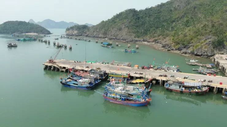 Ban Chỉ huy Phòng thủ dân sự TP Hải Phòng thông báo nghiêm cấm các hoạt động trên sông, biển để phòng chống bão số 3 ngày 20-7. Ảnh: NGỌC SƠN