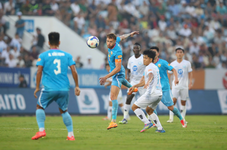 Cuộc đua bạc tỷ trên sàn chuyển nhượng ngoại binh của các ông lớn V-League - 1