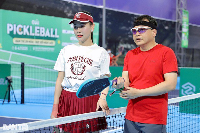Phương Oanh và chồng sát cánh cùng nhau trong nhiều hoạt động.