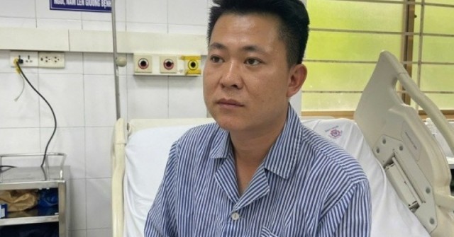 Mưa to, du khách yêu cầu về bờ nhưng chủ tàu độ...