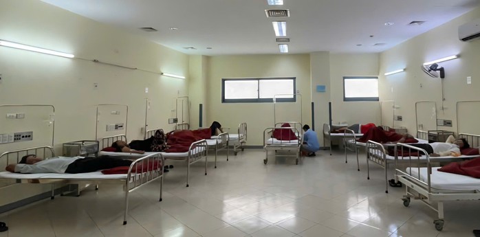 9 người phải tức tốc đến bệnh viện nghi do ngộ độc thực phẩm.
