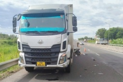 3 bà cháu tử nạn sau khi xe máy tông vào đuôi xe ô tô tải