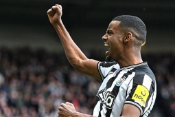 Tin mới nhất bóng đá sáng 20/7: Eddie Howe lý giải sự vắng mặt của Isak trận Celtic - Newcastle