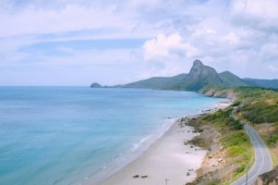 Bãi biển trong xanh, đẹp hoang sơ ở TPHCM được truyền thông quốc tế khen hết lời