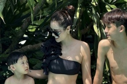 Quế Vân diện bikini khoe cơ bụng ở tuổi 43