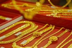 Giá vàng biến động mạnh, chuyên gia dự báo bất ngờ